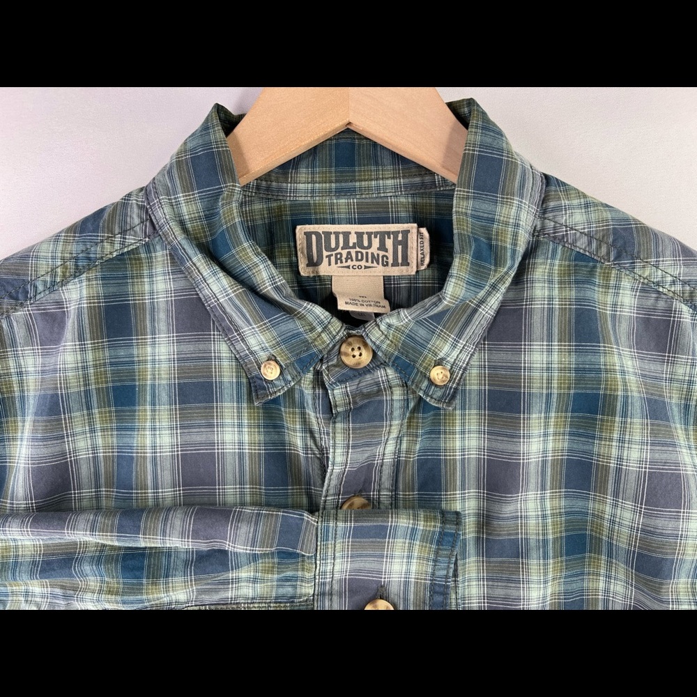 DULUTH TRADING CO MENS SZ M RELAXED FIT CASUAL LONG SLEEVE BUTTON DOWN SHIRT